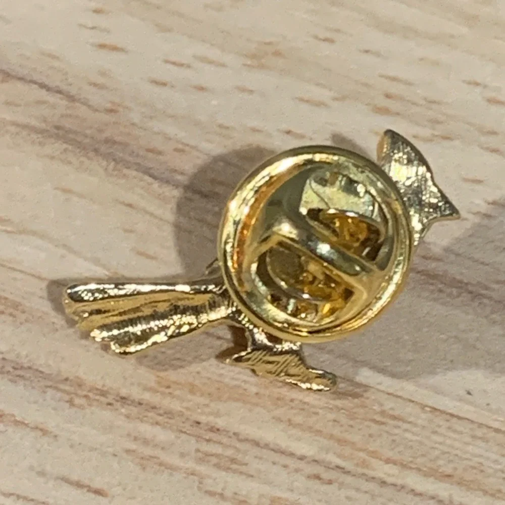 Cardinal Bird Pin Women Gold Tone Red Crystal Holiday Nature Gift Unbranded